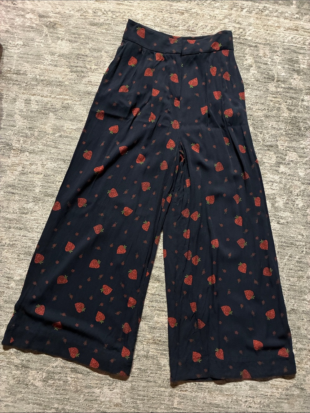 Farm Rio - Anthropologie - womens small Navy Wide-Leg Strawberry Print Pants